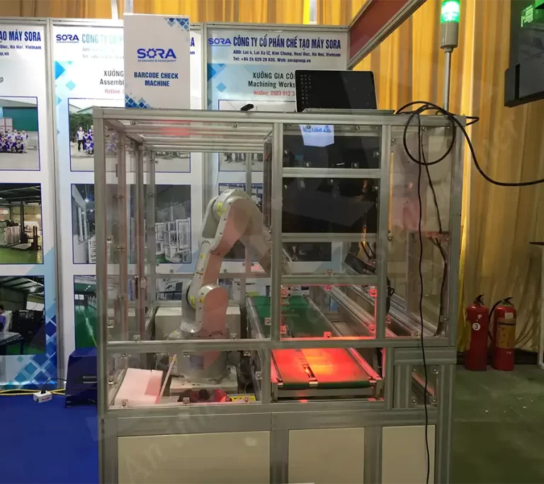 Máy tự động tích hợp robot check barcode