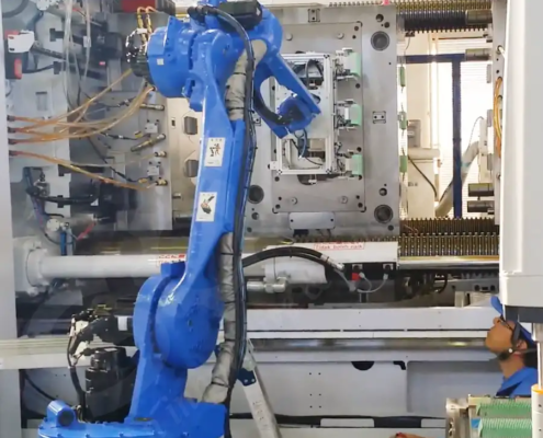 Máy tự động tích hợp tay robot hàn