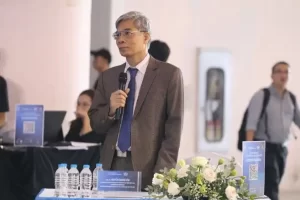 GS.TS Nguyễn Quang Liêm chủ trì phiên thảo luận