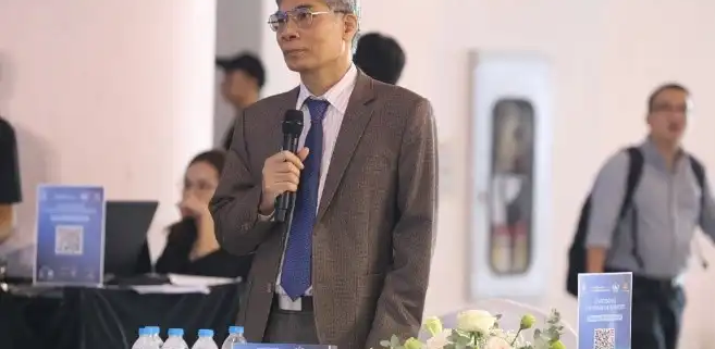GS.TS Nguyễn Quang Liêm chủ trì phiên thảo luận