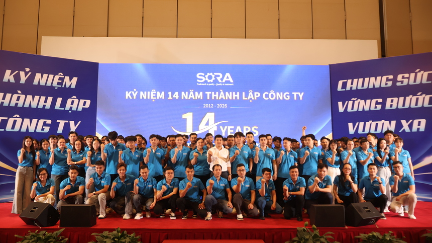 Các thành viên công ty chụp ảnh thân mật